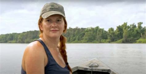 Swamp People queen stuns fans posing with Naked and Afraid。